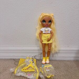 Rainbow High Junior High Sunny Madison Doll